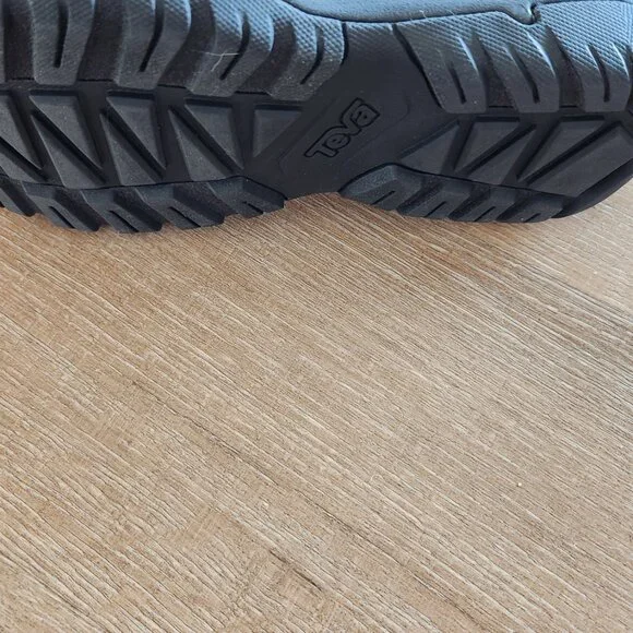 Like new Women's Teva Hurricane XLT2 Sandal - Picture 3 of 4